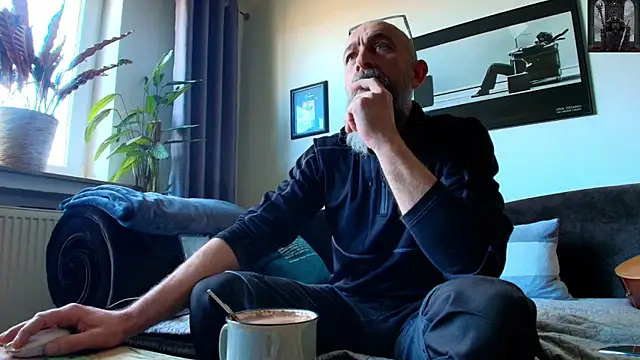 Snapshot of Kingsscepter chatting on March 18, 2025, 8:50 am Kingsscepter online show from March 18, 2025, 8:50 am