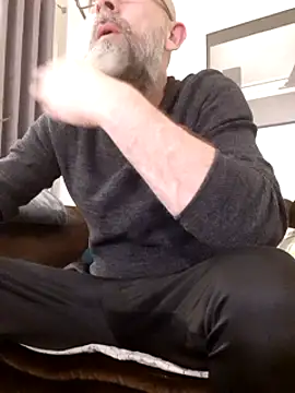 Snapshot of Kingsscepter chatting on March 11, 2025, 5:46 pm Kingsscepter online show from March 11, 2025, 5:46 pm