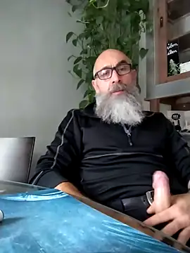 Snapshot of Kingsscepter chatting on October 13, 2025, 10:28 am Kingsscepter online show from October 13, 2025, 10:28 am