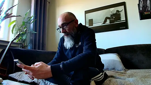 Snapshot of Kingsscepter chatting on March 19, 2025, 1:51 pm Kingsscepter online show from March 19, 2025, 1:51 pm