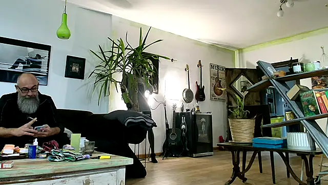 Snapshot of Kingsscepter chatting on October 6, 2025, 7:20 am Kingsscepter online show from October 6, 2025, 7:20 am