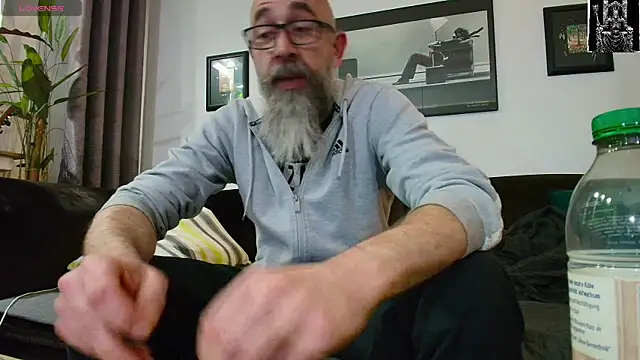 Snapshot of Kingsscepter chatting on February 27, 2025, 9:25 pm Kingsscepter online show from February 27, 2025, 9:25 pm