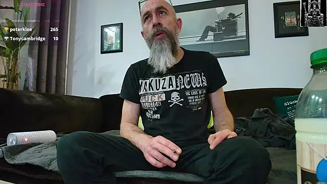 Snapshot of Kingsscepter chatting on February 28, 2025, 12:32 am Kingsscepter online show from February 28, 2025, 12:32 am