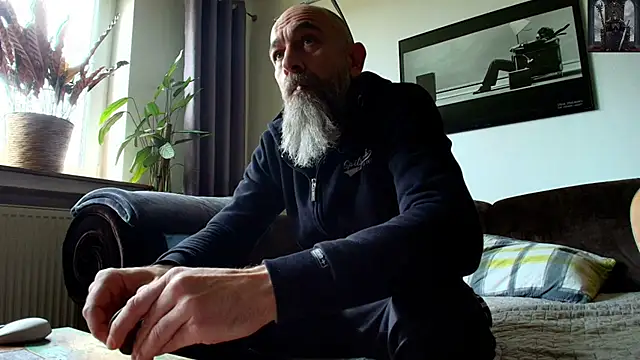 Snapshot of Kingsscepter chatting on March 12, 2025, 11:21 am Kingsscepter online show from March 12, 2025, 11:21 am