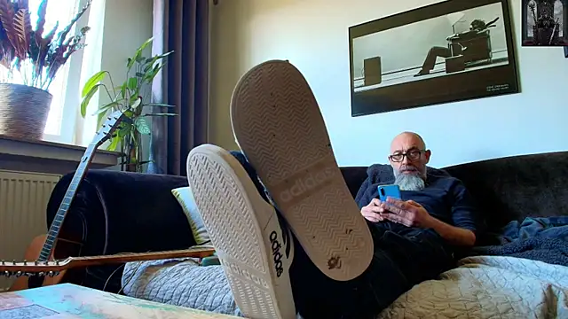 Snapshot of Kingsscepter chatting on March 16, 2025, 2:33 pm Kingsscepter online show from March 16, 2025, 2:33 pm