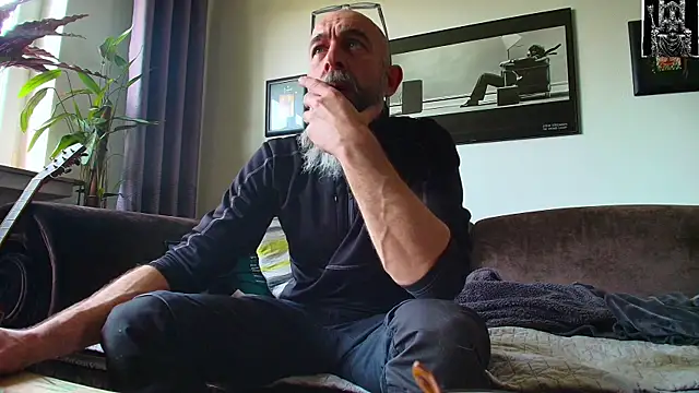 Snapshot of Kingsscepter chatting on February 25, 2025, 1:10 pm Kingsscepter online show from February 25, 2025, 1:10 pm