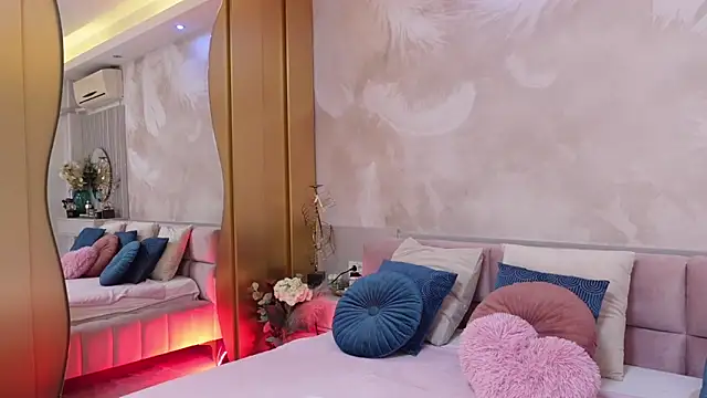 JullyBlair online show from October 25, 2025, 4:00 am