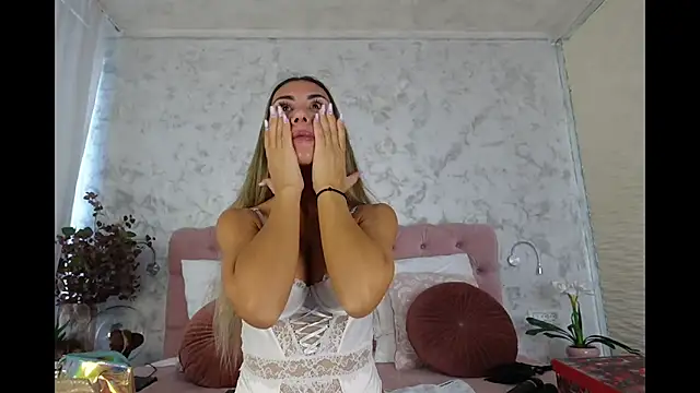 JullyBlair online show from September 28, 2025, 5:14 am