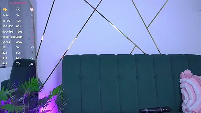 b3llaspringg online show from December 18, 2025, 11:30 pm