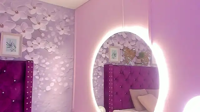 mia greeco online show from December 10, 2024, 6:06 pm