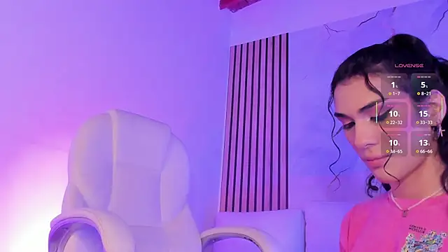 MiaCavallii  online show from October 3, 2025, 3:30 am