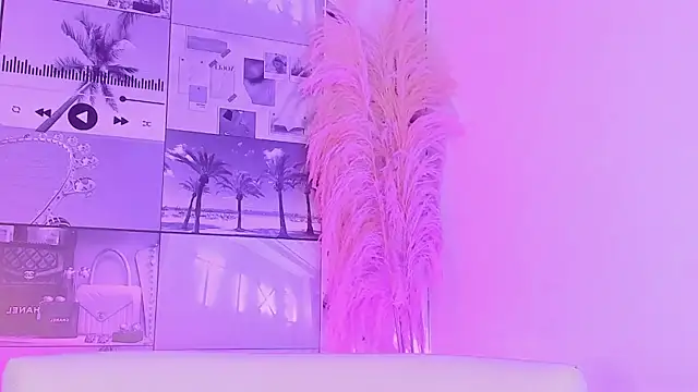 MiaCavallii  online show from November 2, 2025, 4:06 am