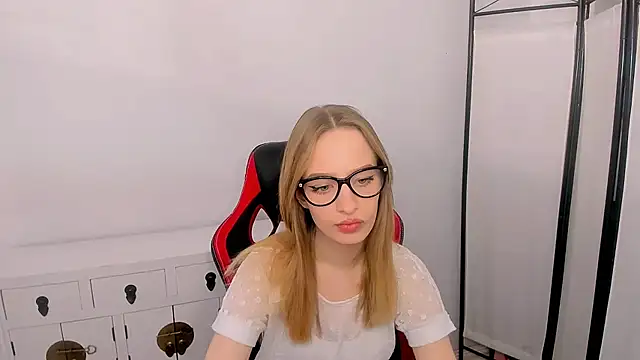 Snapshot of LilaGold chatting on February 11, 2025, 3:51 pm LilaGold online show from February 11, 2025, 3:51 pm