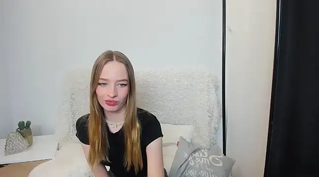 Snapshot of LilaGold chatting on January 6, 2025, 6:52 pm LilaGold online show from January 6, 2025, 6:52 pm