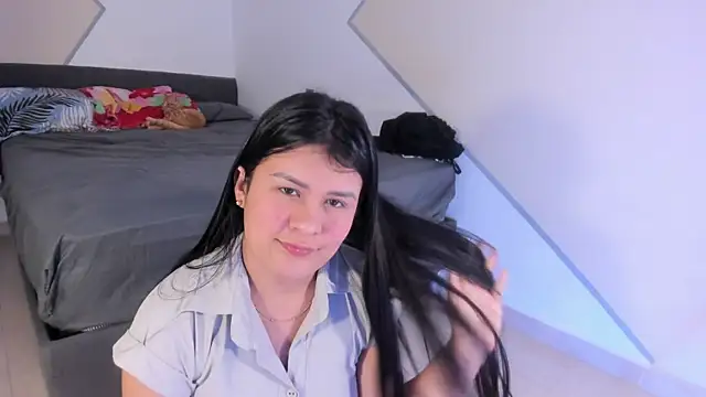 Elalove  online show from December 16, 2025, 12:31 pm