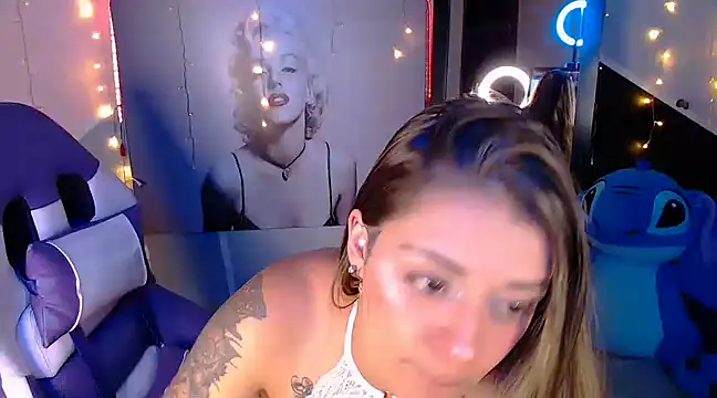 Samanta james19 online show from February 25, 2025, 5:19 pm