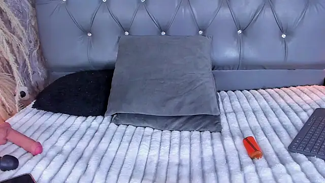 Miaelliee online show from February 12, 2025, 10:26 pm