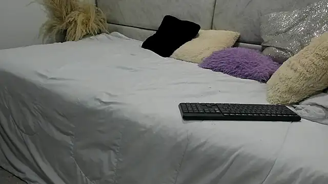 Snapshot of naomiii__ chatting on May 26, 2026, 11:19 am naomiii online show from May 26, 2026, 11:19 am