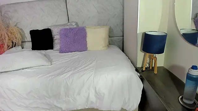 Snapshot of naomiii__ chatting on April 24, 2026, 11:34 am naomiii online show from April 24, 2026, 11:34 am
