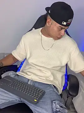 SantiagoReyesFtt online show from March 11, 2025, 8:19 am