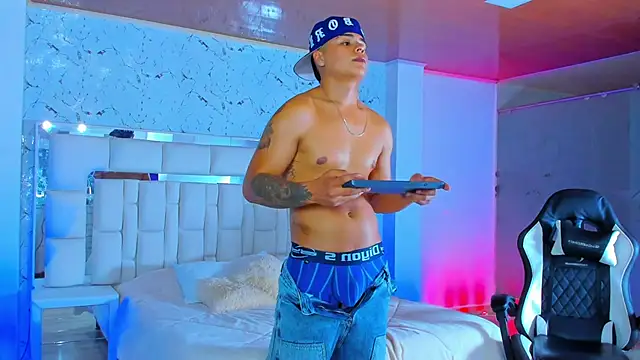 SantiagoReyesFtt online show from November 6, 2025, 1:42 am