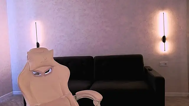 EmmaKeam online show from April 9, 2026, 6:19 am