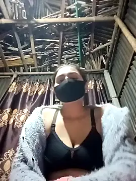 Snapshot of HenaAra chatting on February 6, 2025, 5:40 pm HenaAra online show from February 6, 2025, 5:40 pm