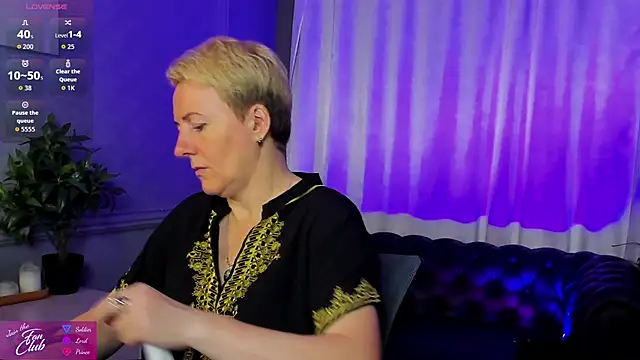 Nika Smit online show from September 19, 2025, 5:00 am