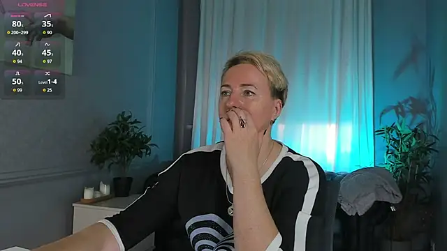 Nika Smit online show from October 17, 2025, 9:34 am