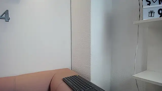 1Sloppy Fox4 online show from December 15, 2025, 5:02 am