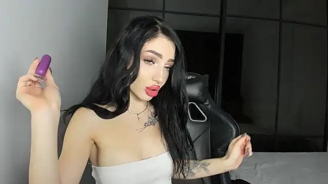 NancyLovee  online show from September 24, 2025, 1:28 pm