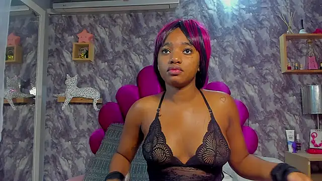 EMMAPARISS online show from November 14, 2025, 12:20 pm