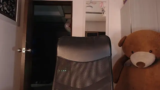 Snapshot of mistressbigcock777 chatting on November 26, 2025, 3:06 am mistressbigcock777 online show from November 26, 2025, 3:06 am