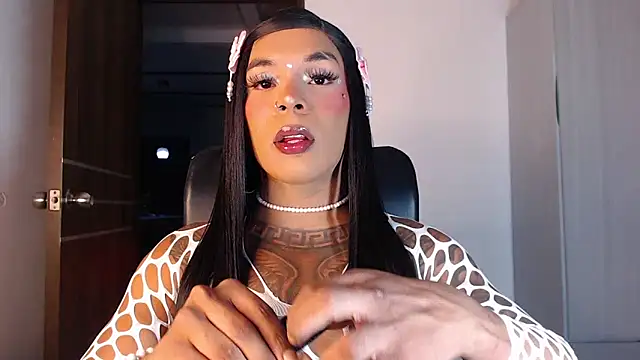 Snapshot of mistressbigcock777 chatting on October 17, 2025, 4:27 am mistressbigcock777 online show from October 17, 2025, 4:27 am