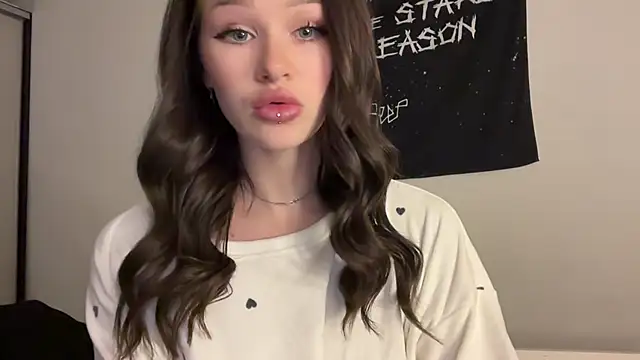 ur molly online show from November 18, 2025, 12:08 pm