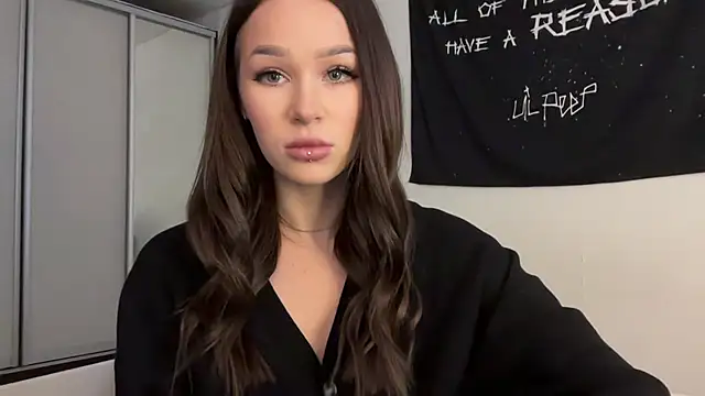 ur molly online show from December 15, 2025, 6:08 am