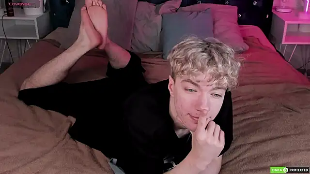 TrevorBenson online show from November 14, 2025, 3:10 am