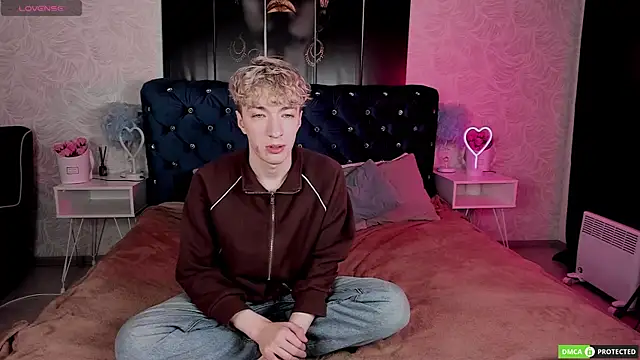 TrevorBenson online show from November 22, 2025, 3:27 am