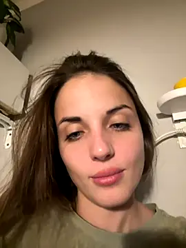 AmiLavs online show from September 13, 2025, 8:20 pm