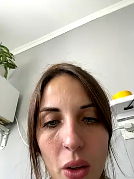 AmiLavs online show from September 21, 2025, 10:53 am