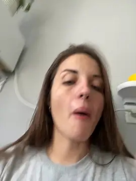 AmiLavs online show from October 4, 2025, 10:28 am