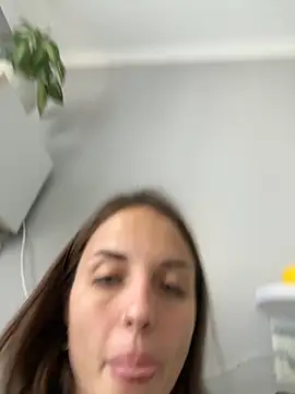 AmiLavs online show from September 12, 2025, 10:59 am