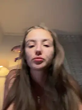 Snapshot of EmilyWi_ chatting on May 25, 2026, 9:24 pm EmilyWi online show from May 25, 2026, 9:24 pm