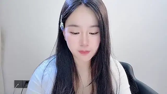 chloe-01 online show from December 3, 2025, 3:22 pm