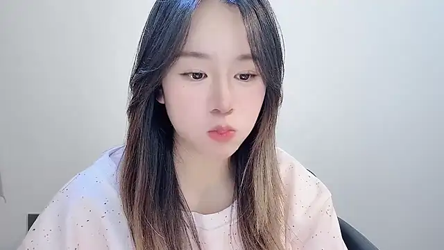 chloe-01 online show from November 27, 2025, 3:12 pm