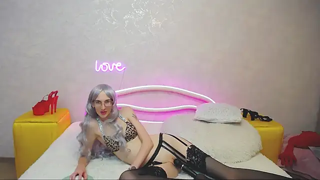 KlaryBrait online show from February 26, 2025, 4:05 pm