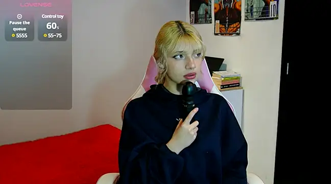 HiScarlett online show from March 5, 2025, 1:50 pm