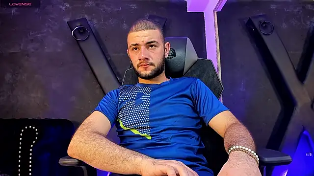 MaximusDick1  online show from September 24, 2025, 3:57 am