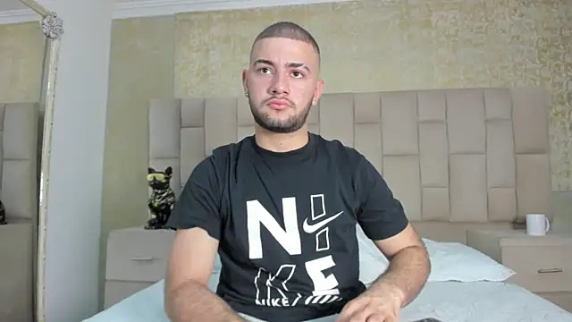 MaximusDick1  online show from October 9, 2025, 3:18 am