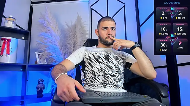 Snapshot of MaximusDick1_ chatting on March 4, 2026, 4:20 am MaximusDick1 online show from March 4, 2026, 4:20 am